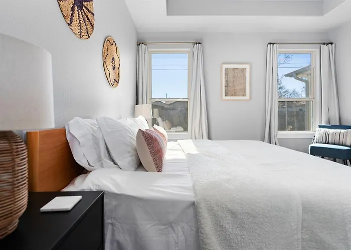 Luxe Boho Chic5br Woodbine Kalahari Holiday home Round Rock